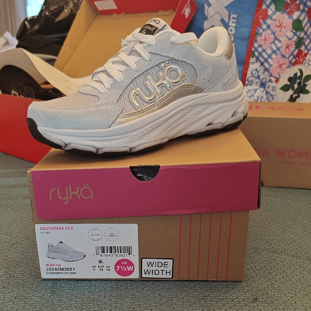 NWT Ryka Devotion X Max Classic Silver and White Athletic Sneakers